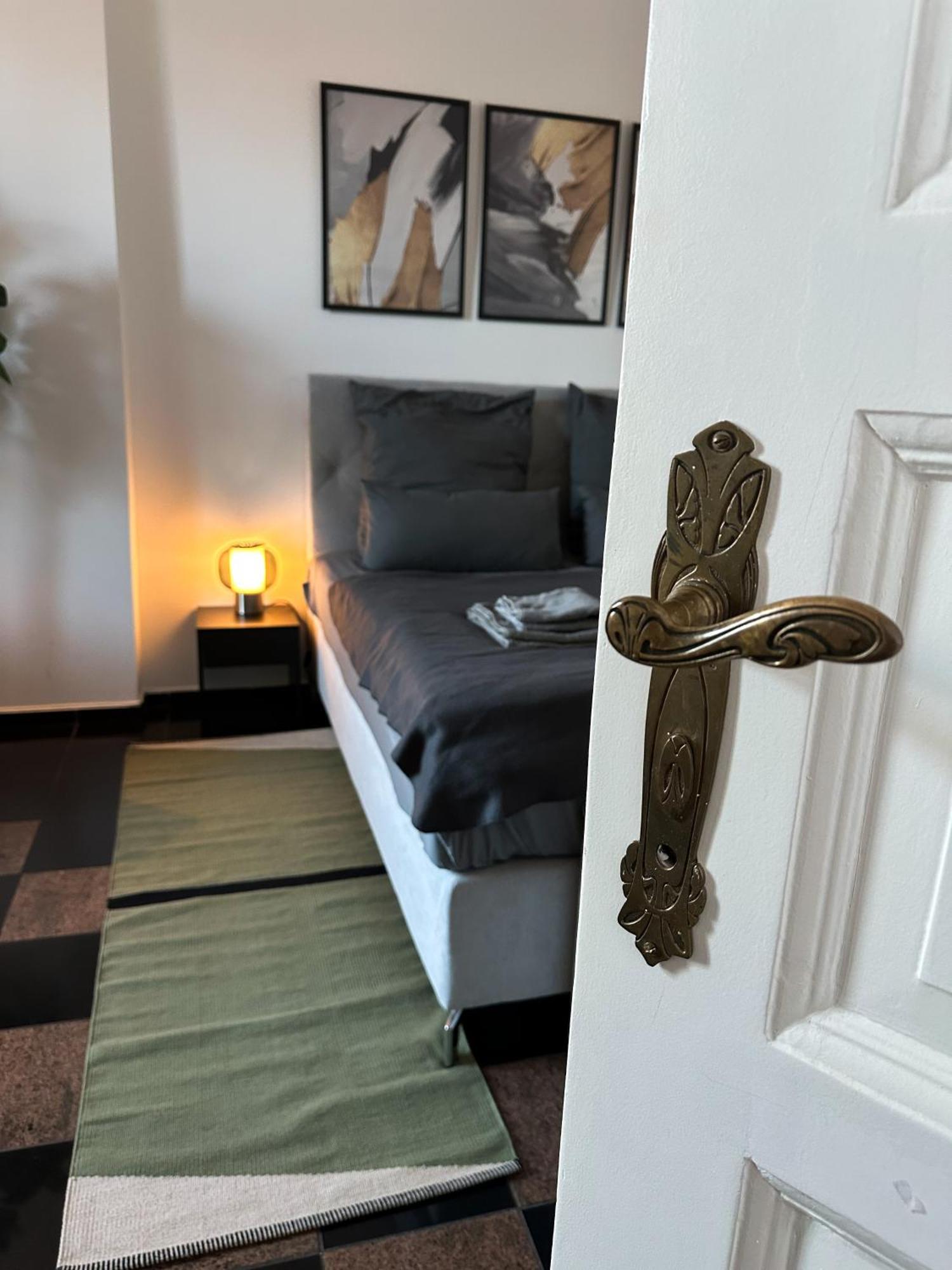 Exquisite 100qm An Der Spree Appartement Berlijn